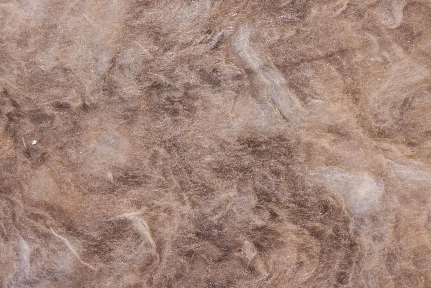Textura hnědé izolační vlny zblízka