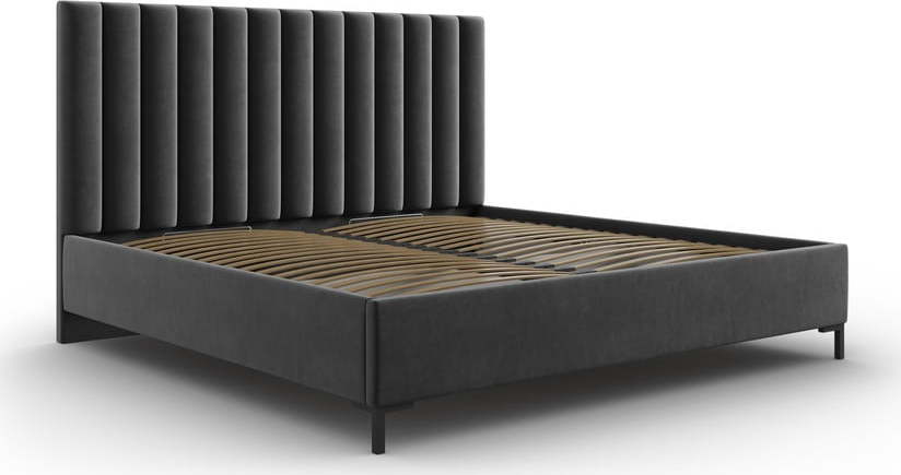 Tmavě šedá čalouněná dvoulůžková postel s úložným prostorem s roštem 140x200 cm Casey – Mazzini Beds