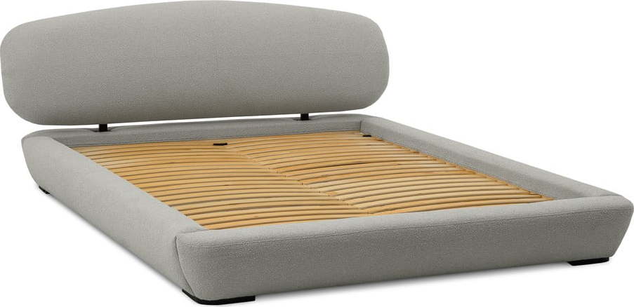 Světle šedá čalouněná dvoulůžková postel s úložným prostorem a roštem 140x200 cm Odette – Scandic
